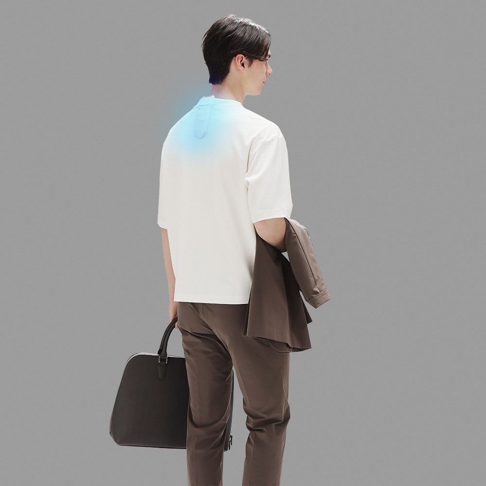REON POCKET 6 通勤中の着用イメージ